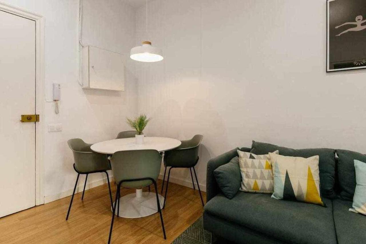 Cozy & Central Apartment Barcelona Exteriör bild